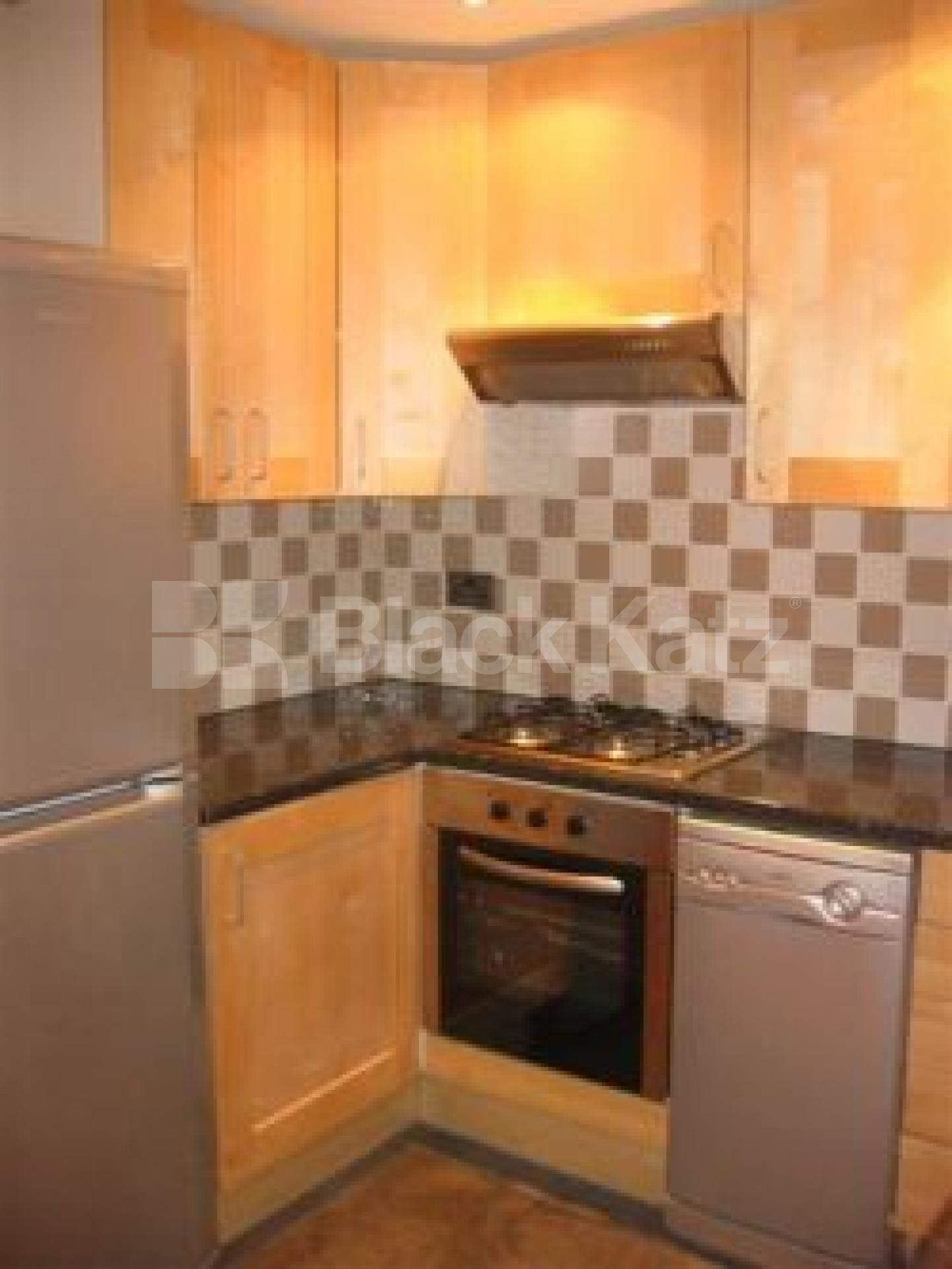 			UNDER OFFER , 5 Bedroom, 1 bath, 1 reception End Terraced House			 Patmos Road, Oval SW9